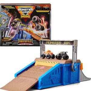Monster Jam Mini Freestyle Flip Arena Playset